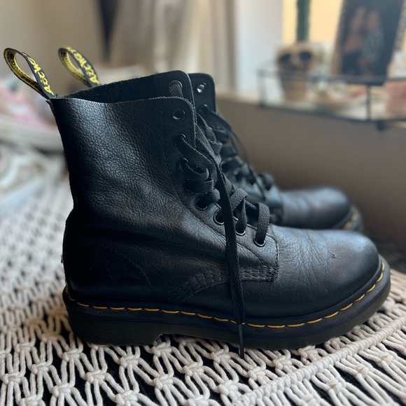 Black 1460 Women’s Pascal Dr. Marten boots - Picture 1 of 9